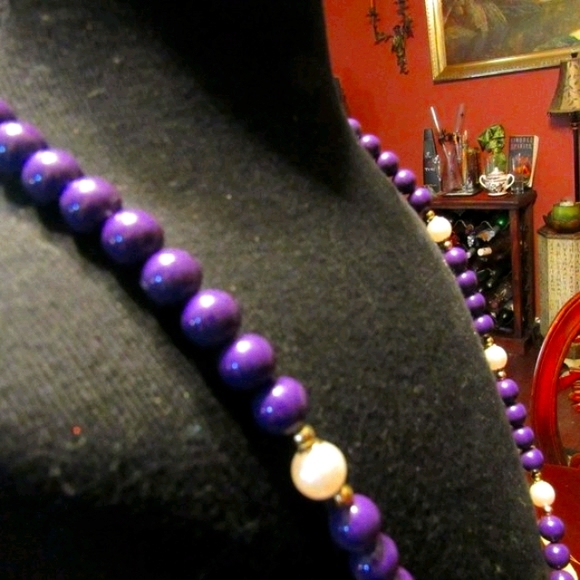 🪻💜🪻 Lovely Vintage Purple & White Faux Pearl Beaded Necklace - Picture 5 of 15